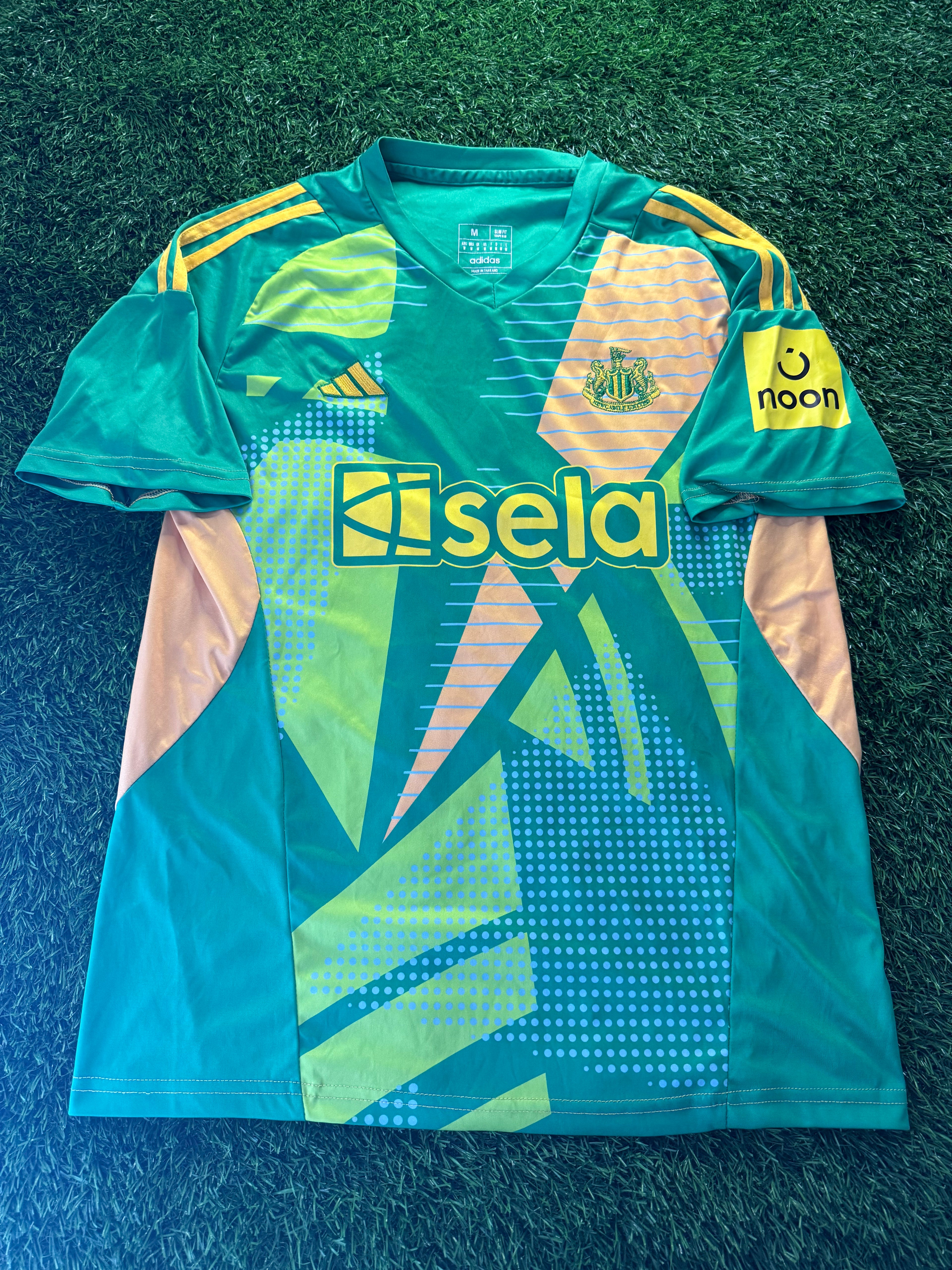 Newcastle United 2024/25 Goalkeeper Jersey – Barrientos Jr #1