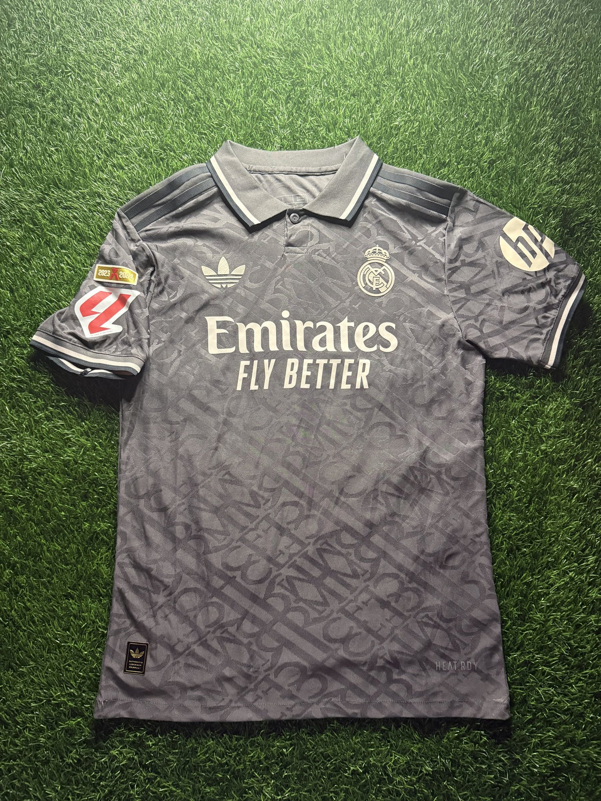 Real Madrid 2024/25 Third Jersey – Valverde #8 (La Liga Champions Patch)