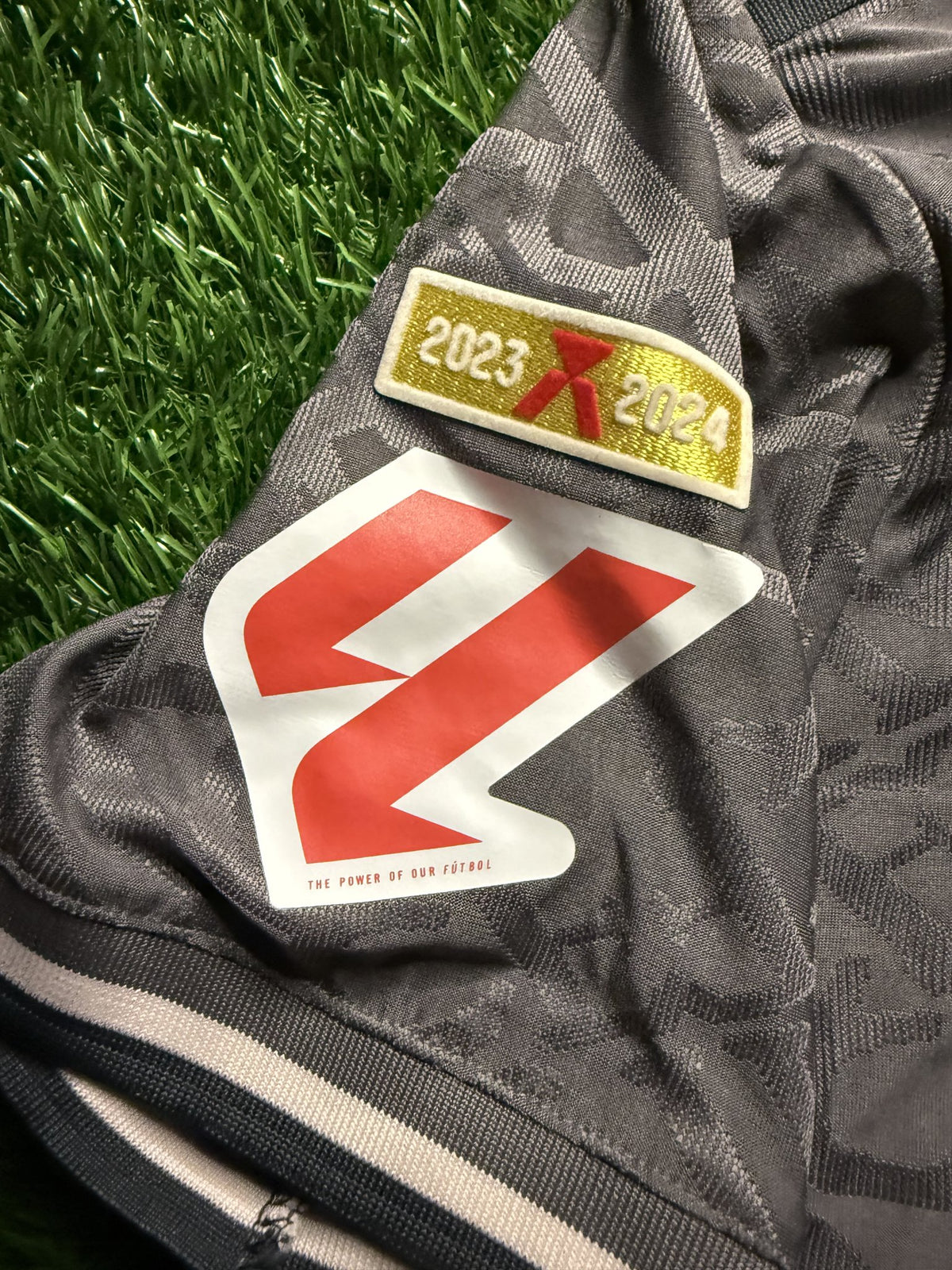 Real Madrid 2024/25 Third Jersey – Valverde #8 (La Liga Champions Patch)
