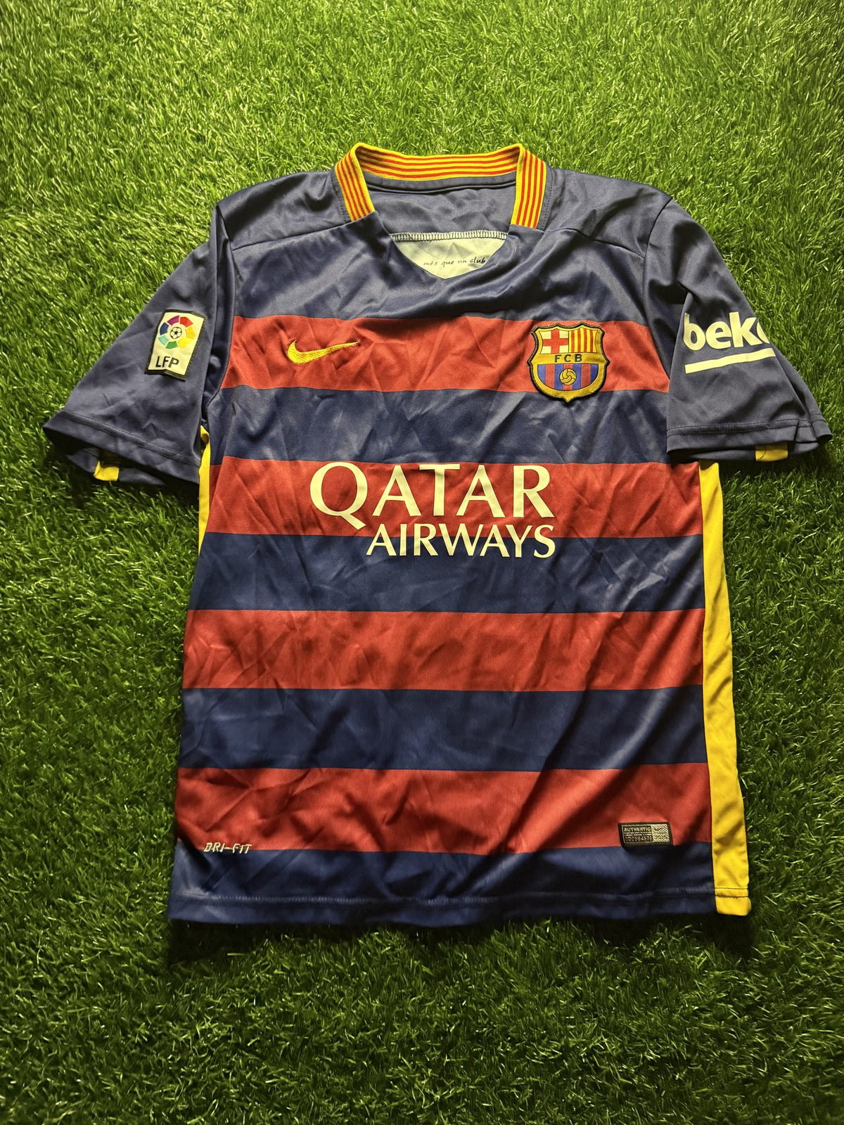 FC Barcelona 2015/16 Home Jersey – Suárez