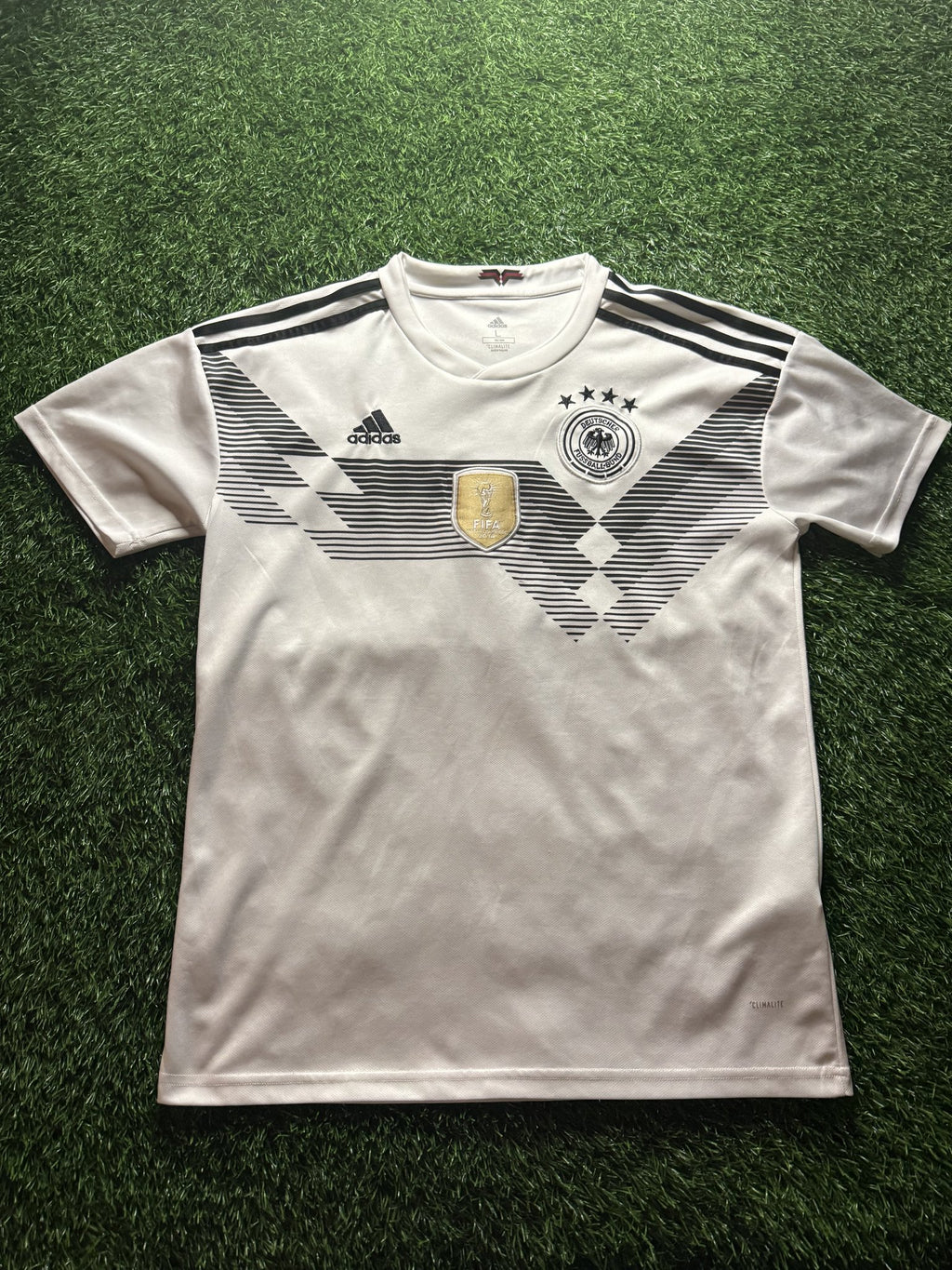 Germany 2018 World Cup Home Jersey – Özil #10