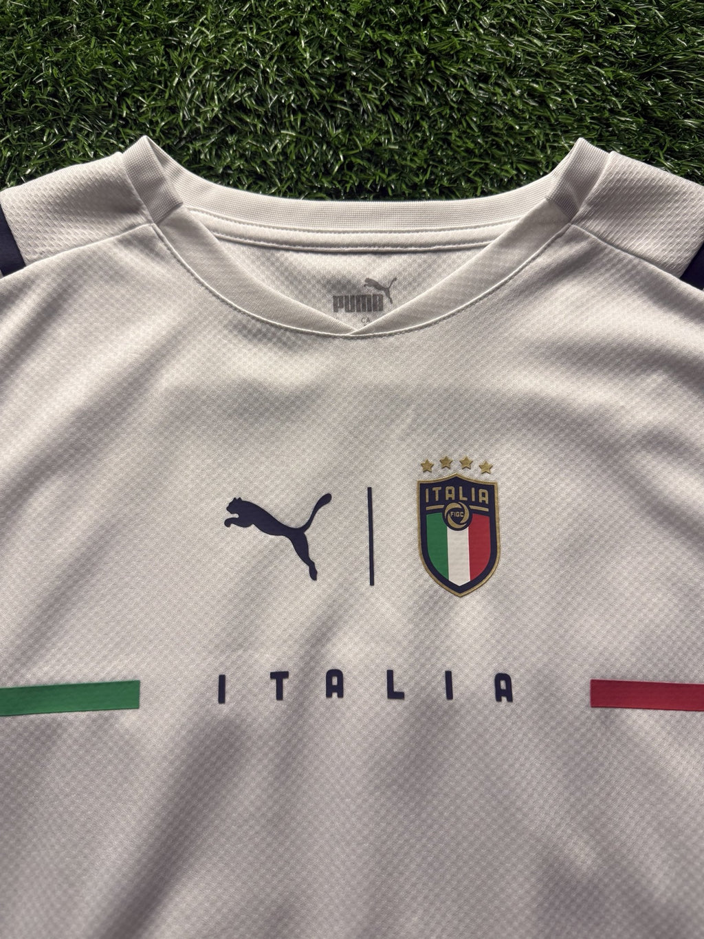 Italy 2021 away jersey crest